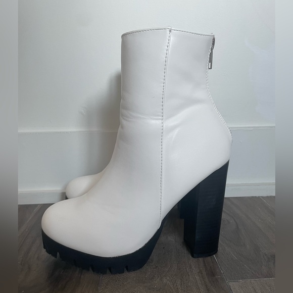 White platform boots - Picture 2 of 8